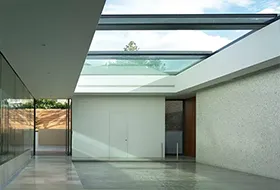 سقف شیشه ای پذیرایی